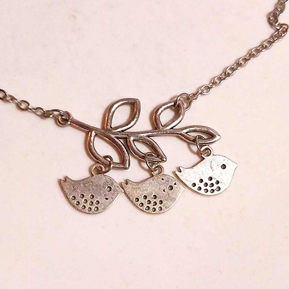Three Little Birds Silvertone Necklace  🐦🐦🐦
